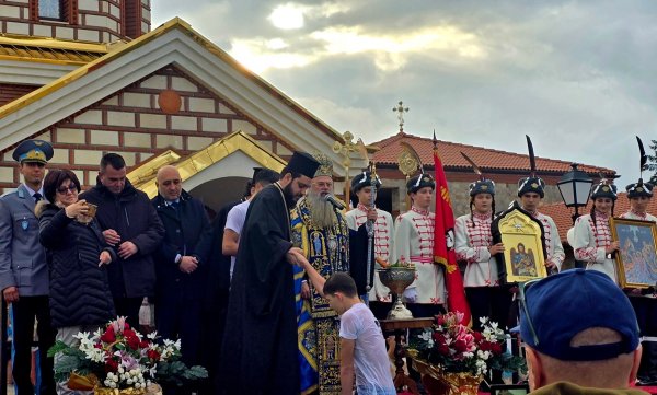 В Кърджали хвърлиха кръста два пъти - в р. Арда и в отоплен басейн за деца 